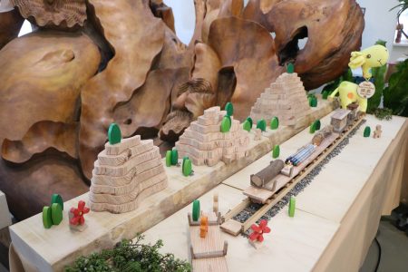 製材所內的模型：涵蓋森林、鐵路、製材、人文及藝術的多元內涵。