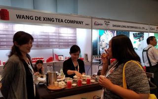 台灣茶菁飄香紐約 食品展茶客爭品茶