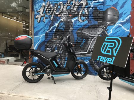 Revel Transit推出的轻型电动摩托车。