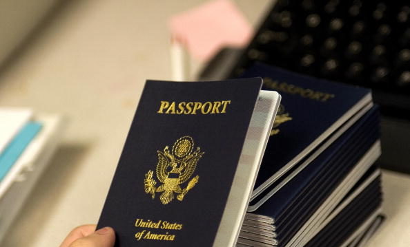 护照办理积压 数百万美国人旅行计划受阻