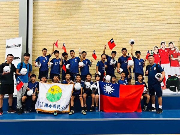 國際足球分齡賽 台灣兩校男女足球隊奪冠