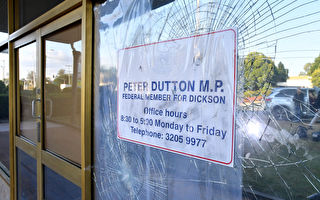 自由党领导权争夺之际 达顿选举办公室玻璃被砸