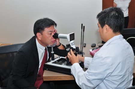 視網膜檢查模擬操作