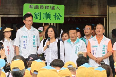 吴宜琫称赞徐定祯是难得人才，八年头份市长政绩，一定会让苗栗动起来。