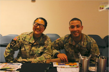 美国陆军（US Army）招聘官、韩裔美国人黄敏姬（Minji Hwang，音译）表示，参军其实是很好的职业选择。