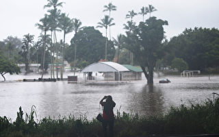 飓风给夏威夷带来滔滔洪水 惊悚视频曝光