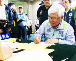 李進勇單槍匹馬 完成縣長選舉登記