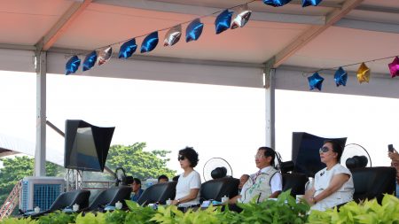  空军嘉义水上基地对外开放，嘉义市长涂醒哲夫妇、嘉义县长张花冠及与众多贵宾亲临现场。