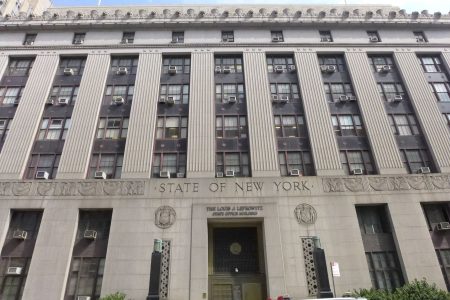 按市府计划，市婚姻登记部门和曼哈顿地区检察官办公室所在地的中央街80号古典风格大楼，将改建成40层高的拘留中心。