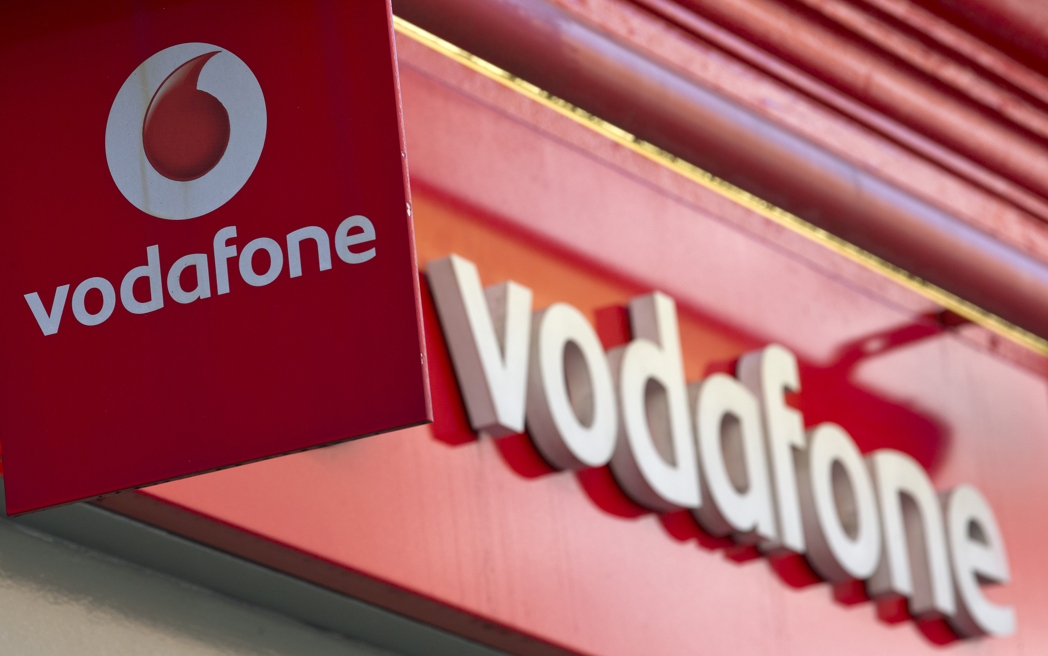 总部位于伦敦、全球第二大移动运营商沃达丰（Vodafone）1月25日表示，在西方政府解决对华为活动的担忧之前，沃达丰“暂停”在其核心网络中部署华为设备。。(JUSTIN TALLIS/AFP/Getty Images)