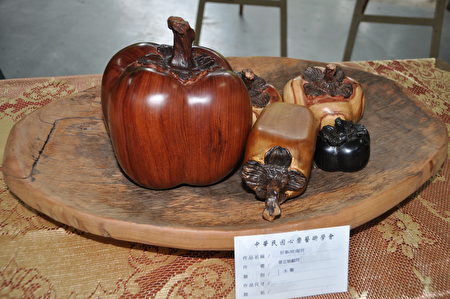 台湾工艺家曾定榆老师的木雕作品“好柿(事)报到”