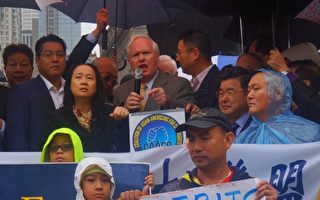 數百華人冒雨集會  再籲保留SHSAT
