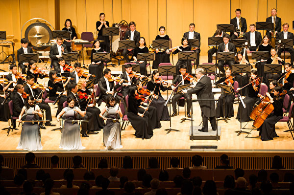 2018年9月14日晚，神韻交響樂團於屏東演藝廳舉行演出。（羅瑞勳／大紀元）