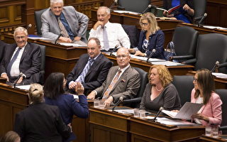反對削減市議會立法 NDP言行過激被議長驅逐