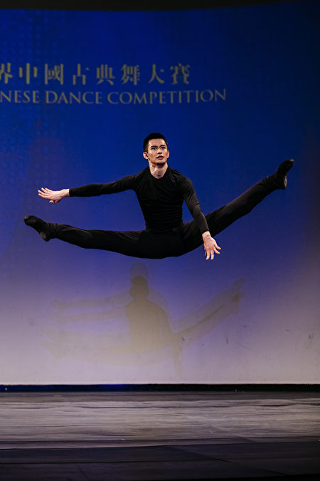 第八屆「全世界中國古典舞大賽」青年組金獎得主陳厚任。（戴兵／大紀元）