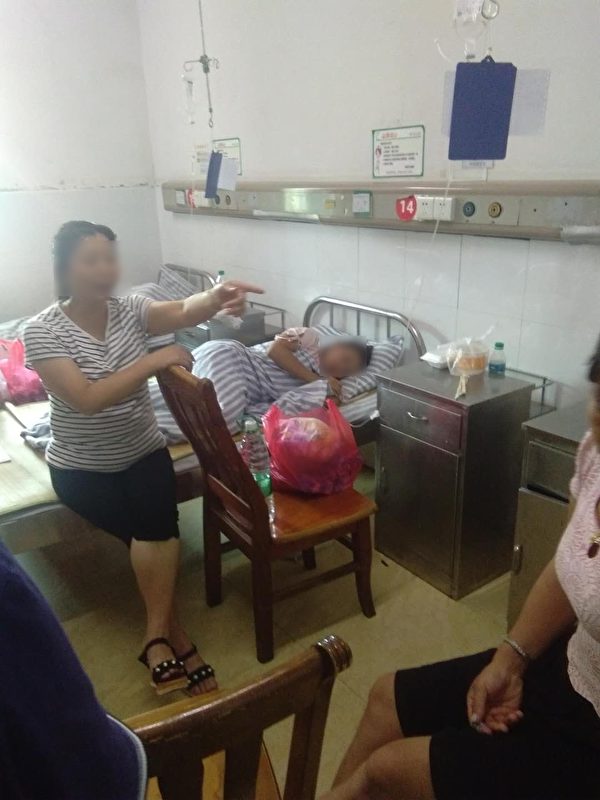 在贛州市醫院就診的孩子和他們的家長。（受訪者提供）