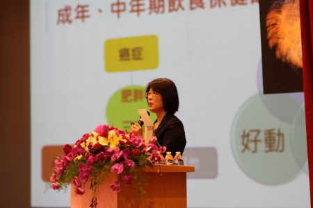 台大医院营养室主任陈珮蓉以她的专业告诉听众，如何吃才是最健康