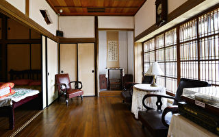 我們看中了一間有百坪庭院的古老日式房舍。圖為台灣金瓜石「黃金博物館」園區內的四連棟日式宿舍內部房間。（龔安妮／大紀元）