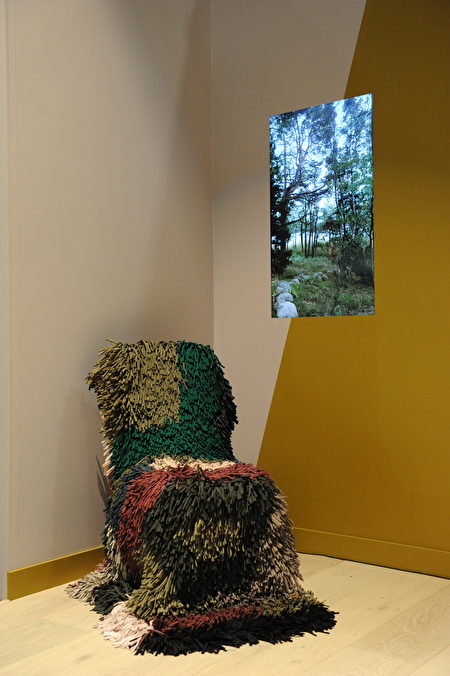 在温哥华室内设计展IDS上，由芬兰设计师苏珊娜‧比约克伦德（Susanna Bjorklund）策划的What the Hel作品。（童宇/大纪元）