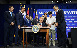川普签署拨款法案 提高退伍军人福利待遇