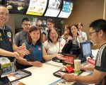 新住民台湾麦当劳就业职场体验  移民署真用心