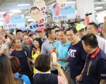 前总统马英九带领团队新竹市拜票