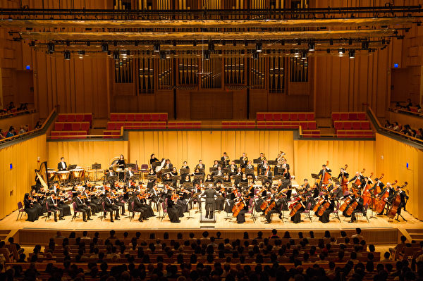 2018年9月14日晚，神韵交响乐团于屏东演艺厅举行演出