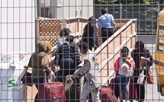 非法越境難民還得在多倫多再住4週