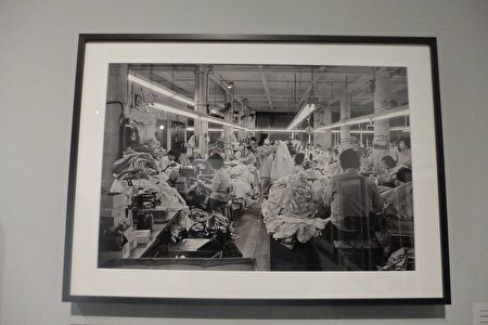 摄影师Bud Glick镜头下的1980年代纽约华人制衣厂。