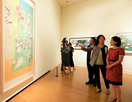 亚大现代美术馆“花语花博”展于6日开幕，展至明年4月。