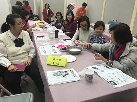 海外華文教師進行臺灣民俗文化種子教師培訓。