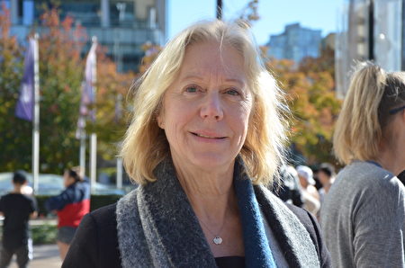 2018年10月17日溫哥華反對大麻合法化集會組織者帕米拉•麥考（Pamela McColl）。（余天白/大紀元）