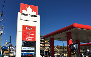 溫哥華油價週六（10月13日）衝到了$1.639/升，成為北美第一高油價。（童宇/大紀元）