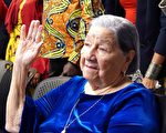 106歲老婦入美國籍 替已故丈夫圓夢