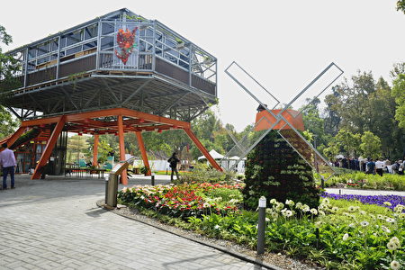 欧洲庭园主要传达生态、环境友善概念，如荷兰除展示知名的风车与球根花卉，更打造全台第一栋循环建筑展馆，落实建材循环利用的理念。