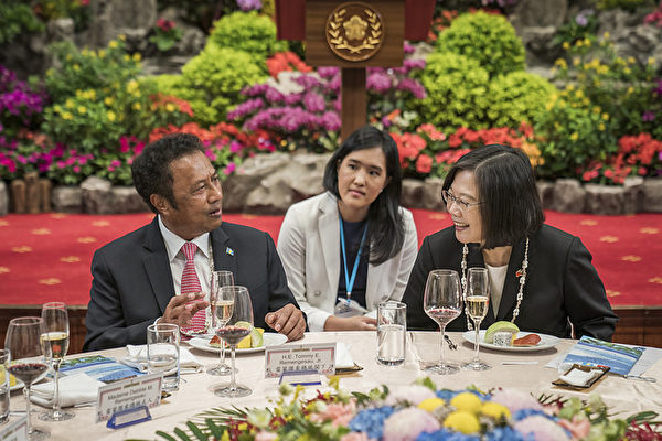 总统以国宴宴请帛琉共和国雷蒙杰索总统伉俪
