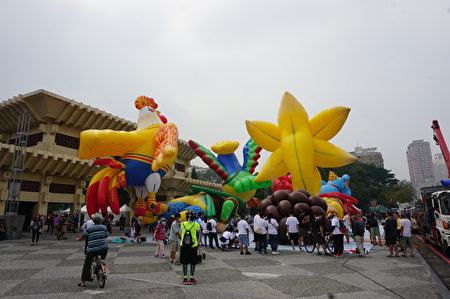 “we CARE高雄”大气球游行17日下午2点登场。