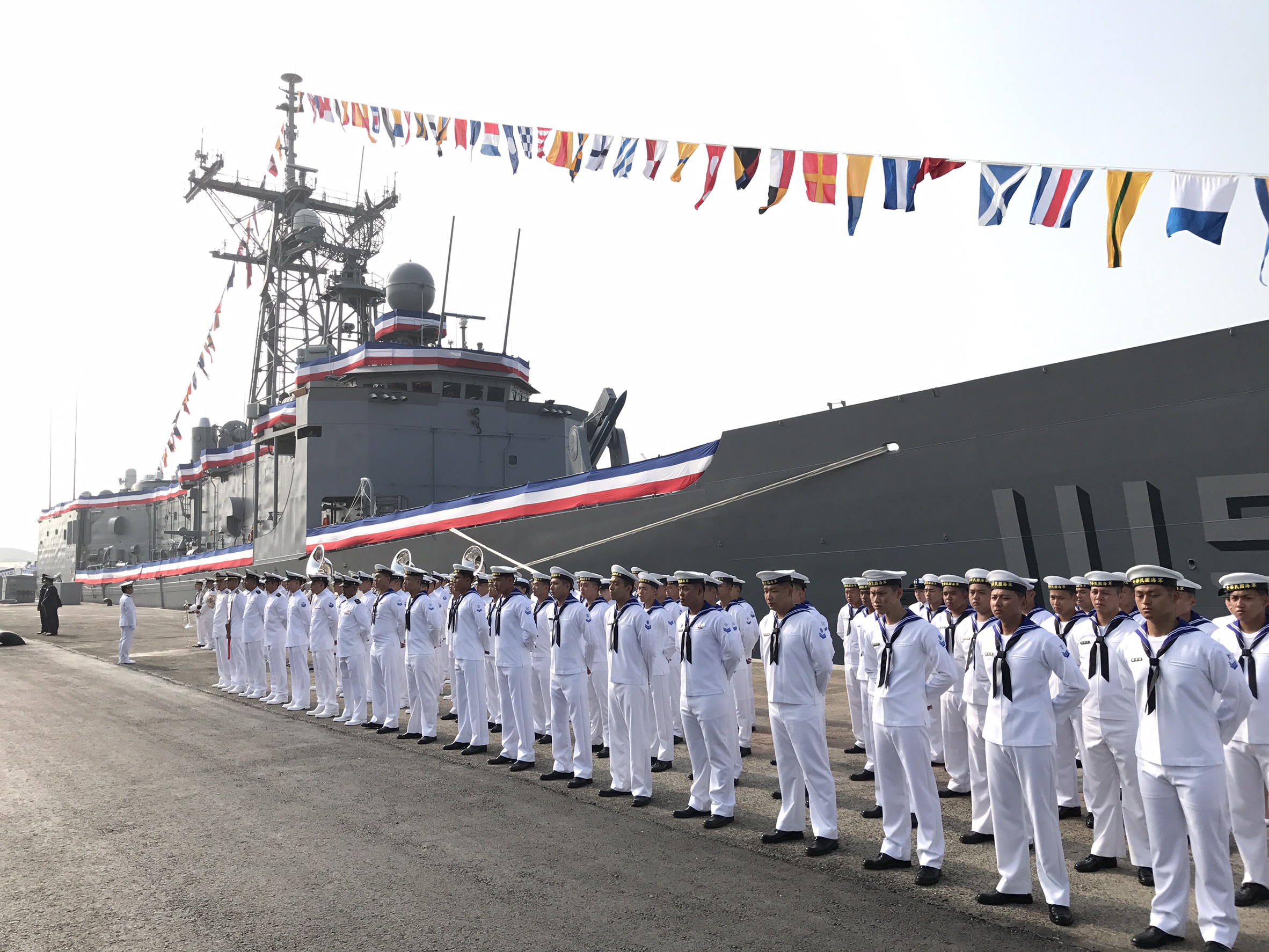 2018年11月8日海軍銘傳軍艦與逢甲軍艦在高雄左營軍港東碼頭舉行成軍典禮,資料照。 (李怡欣/大紀元)