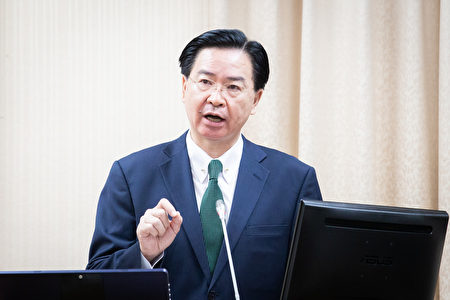亚太经济合作(APEC)经济领袖会议即将在11月12日登场,对于是否安排中华民国领袖代表张忠谋与美中领袖会谈,外交部长吴钊燮(图)7日表示将尽量争取。