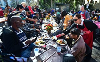 數千遊民享用感恩節慈善大餐