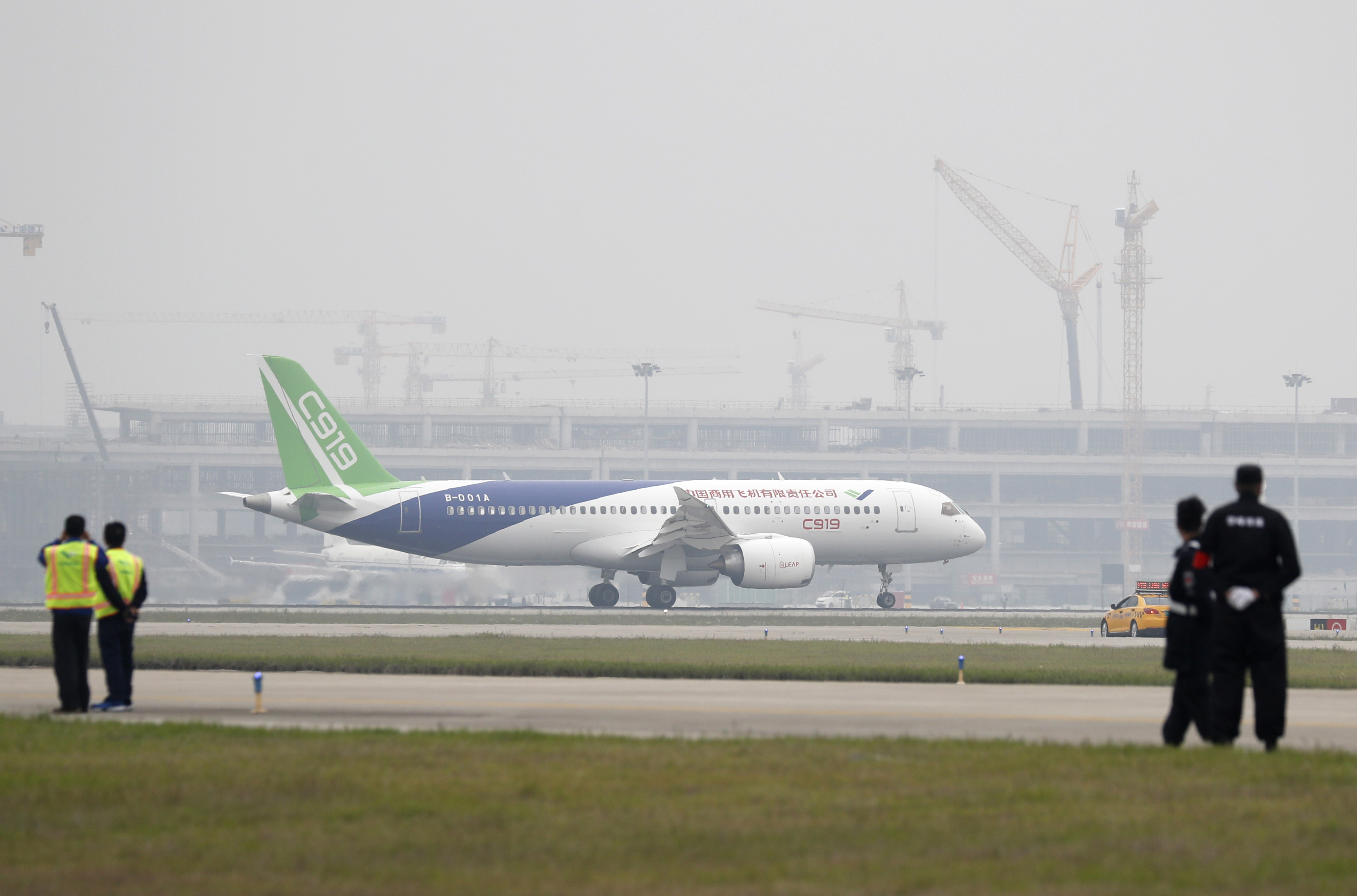 C919在2017年5月首飛。 (ANDY WONG/AFP/Getty Images)