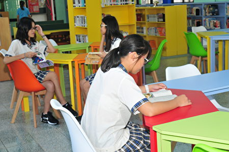 圖書館提供學校師生及社區民眾優質的閱讀環境。