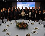 張花冠任職屆滿演說 餐桌投影別開生面