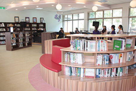社区共读站提供学生及社区乡亲优质的阅读环境。