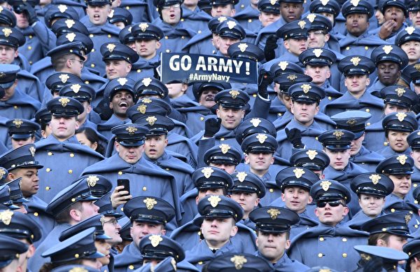 TOPSHOT - US Military Academy (USMA) show their support prior to the annual Army-Navy football game at Lincoln Financial Field in Philadelphia, Pennsylvania, December 8, 2018. - Trump will officiate the coin toss at Lincoln Financial Field in Philadelphia between the Army Black Knights of the US Military Academy (USMA) and the Navy Midshipmen of the US Naval Academy (USNA). (Photo by Jim WATSON / AFP)        (Photo credit should read JIM WATSON/AFP/Getty Images)