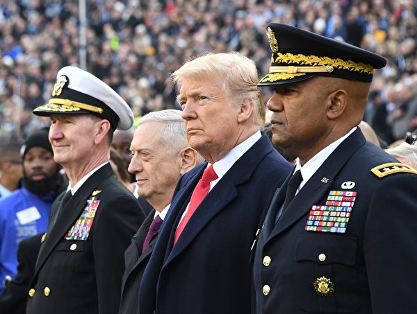 US President Donald Trump (2nd-R) and US Defense Secretary Jim Mattis (2nd-L) attend the annual Army-Navy football game at Lincoln Financial Field in Philadelphia, Pennsylvania, December 8, 2018. - Trump will officiate the coin toss at Lincoln Financial Field in Philadelphia between the Army Black Knights of the US Military Academy (USMA) and the Navy Midshipmen of the US Naval Academy (USNA). (Photo by Jim WATSON / AFP)        (Photo credit should read JIM WATSON/AFP/Getty Images)