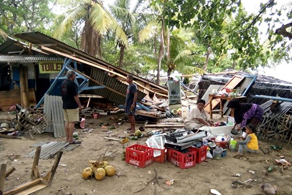當地時間周六（12月22日），印度尼西亞蘇門答臘島和爪哇島之間的巽他海峽（Sunda Strait）遭到海嘯襲擊（SEMI/AFP/Getty Images）