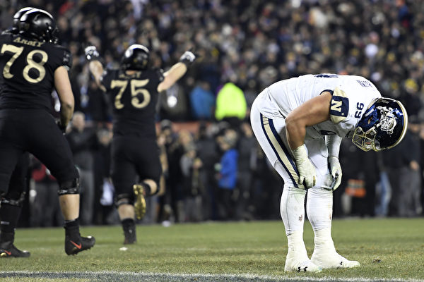 PHILADELPHIA, PENNSYLVANIA - DECEMBER 08: Jackson Pittman #99 of the Navy Midshipmen reacts after the Army Black Knights score a touchdown in the fourth quarter to win the game 17-10 at Lincoln Financial Field on December 08, 2018 in Philadelphia, Pennsylvania. (Photo by Sarah Stier/Getty Images)