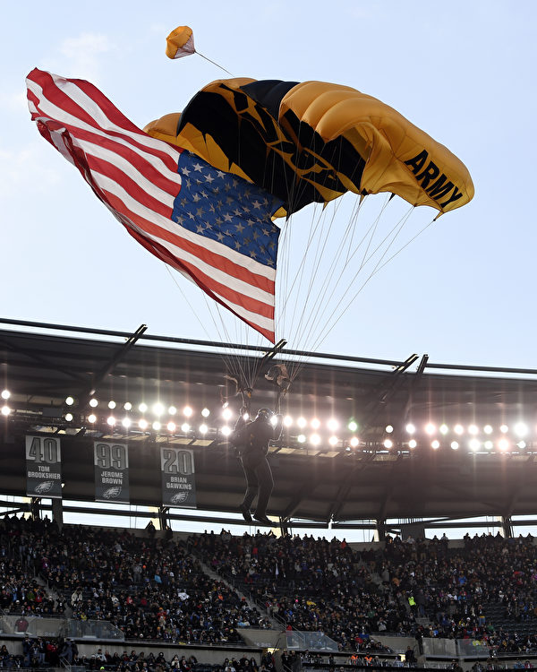 PHILADELPHIA, PENNSYLVANIA - DECEMBER 08: An Army Golden Knights parachute jumper glides toward the field before the start of the game between Army Black Knights and Navy Midshipmen at Lincoln Financial Field on December 08, 2018 in Philadelphia, Pennsylvania. (Photo by Sarah Stier/Getty Images)