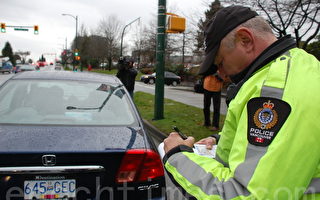 温哥华警察正在检查酒驾和毒驾